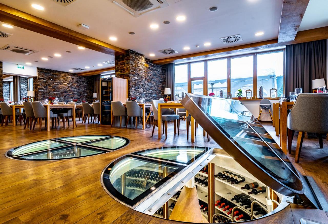 Grandhotel Tatra Velké Karlovice Zewnętrze zdjęcie